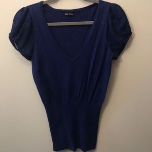Modern puffed sleeve top